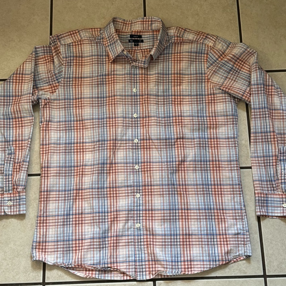 Gap Button Up Classic Fit Long Sleeved Shirt